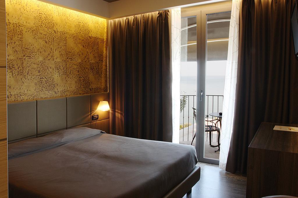 Hotel Aurora Sirmione Room photo